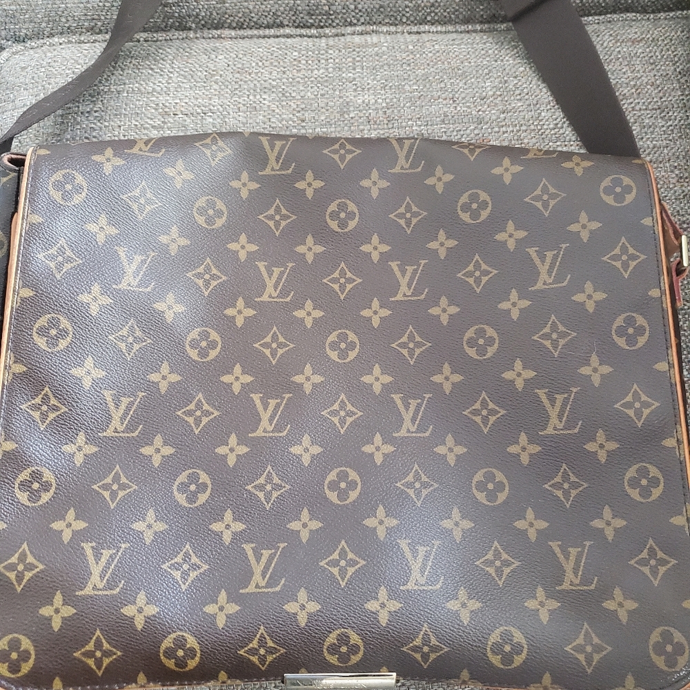 Authentic Louis Vuitton Monogram Messenger Bag